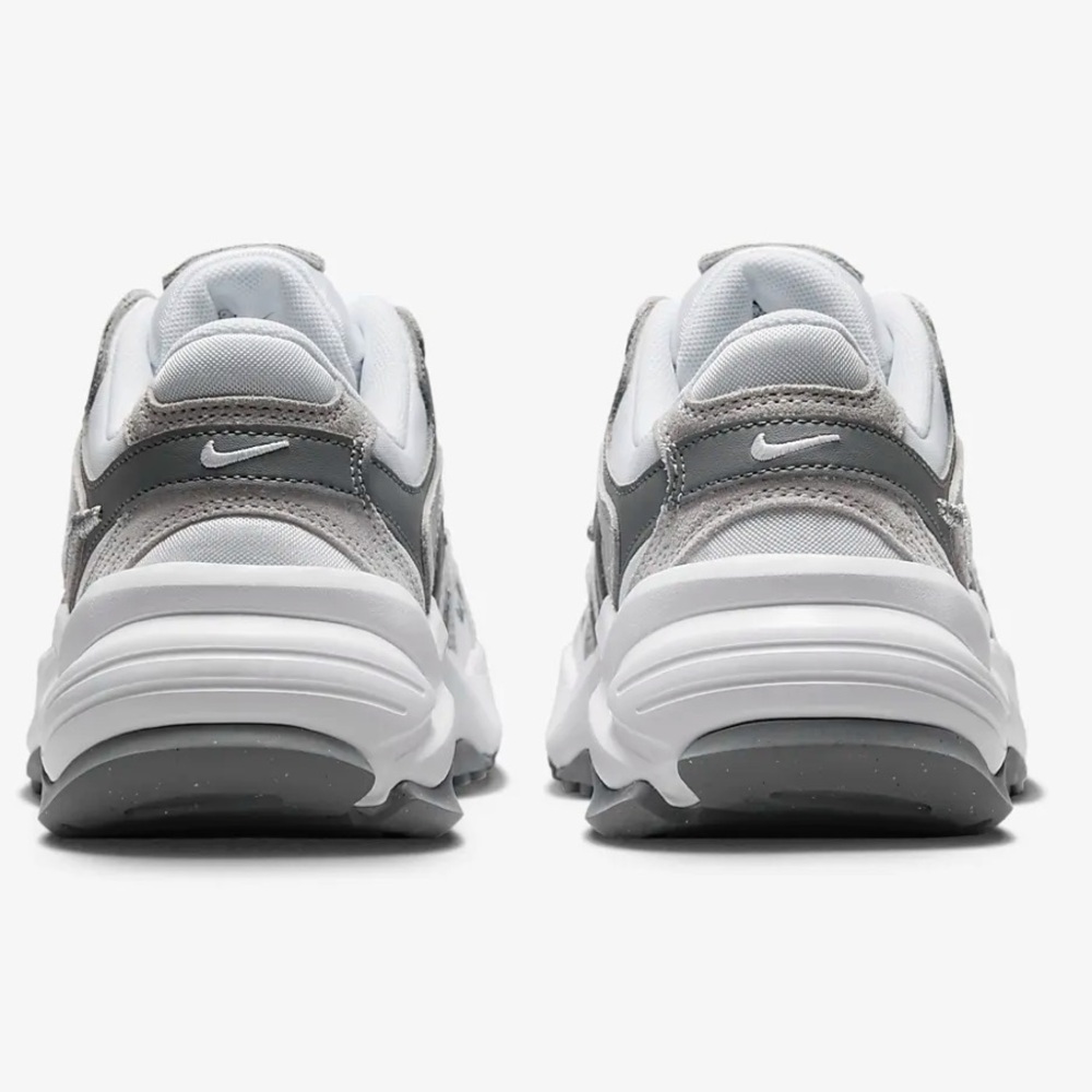 Nike - Picture 5 of 13
